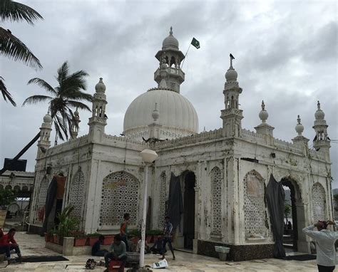 Haji Ali Dargah Mumbai, History, Timings, Importance, Photos