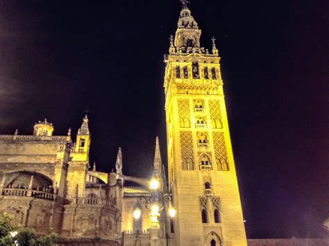 Spain - Sévilla : La Giralda by night : r/SpainPics