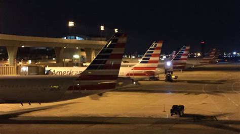 Plane Makes Emergency Landing At Dfw Airport