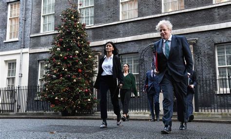 Boris Johnson Renuncian Dos Asesores De Boris Johnson En Pleno