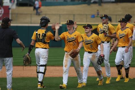 Iowa Baseball Rallies Past Washington St Sports Illustrated Iowa