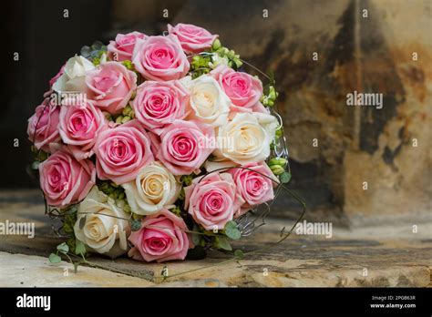 Roses Bridal Bouquet Stock Photo Alamy