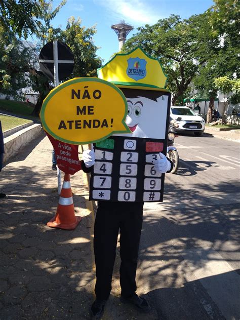 Trânsito Campanha Realizada Pelo Detran Alerta Condutores Sobre O