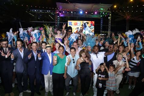 The cast of #Rio2 celebrates the premiere! | Premiere, Rio 2, Celebrities