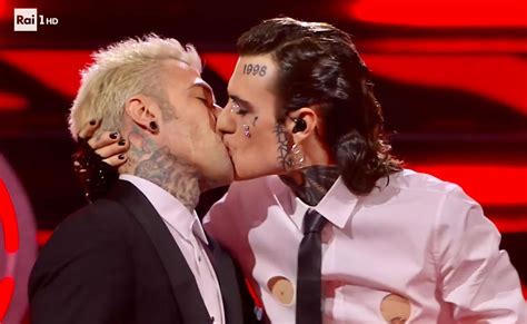 Sanremo Il Bacio Tra Rosa Chemical E Fedez Era Programmato