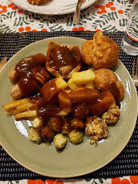 Made my Dutch Boyfriend his first Christmas Dinner =) : r/CasualUK