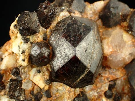 Superbo Big Garnet Var Andradite Cristalli Su Matrice Catawiki