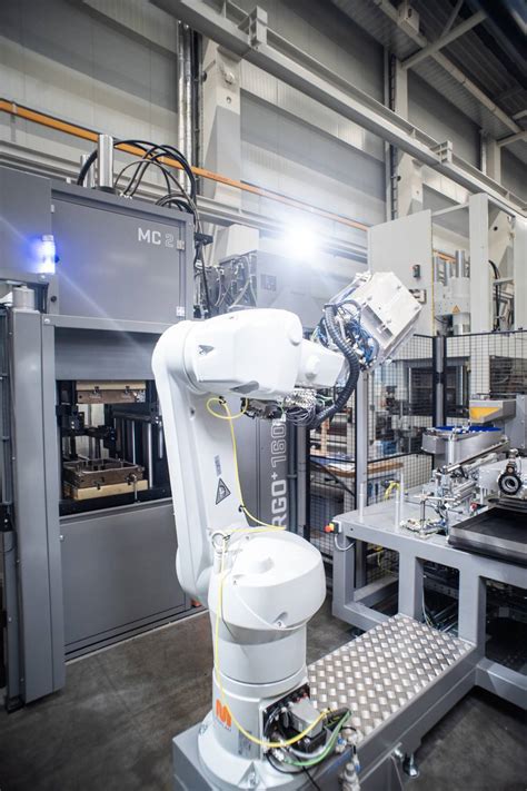 TS2 TX2 von Stäubli Komplettautomation mittels Stäubli Roboter im