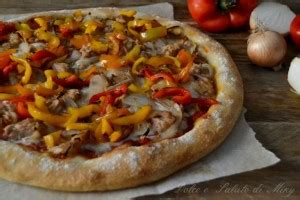 Pizza Con Tonno Cipolle E Peperoni Dolce E Salato Di Miky