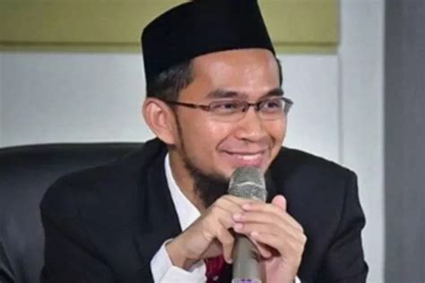 Ustadz Adi Hidayat Beri Peringatan Tegas Kepada Pemilik Tempat Makan