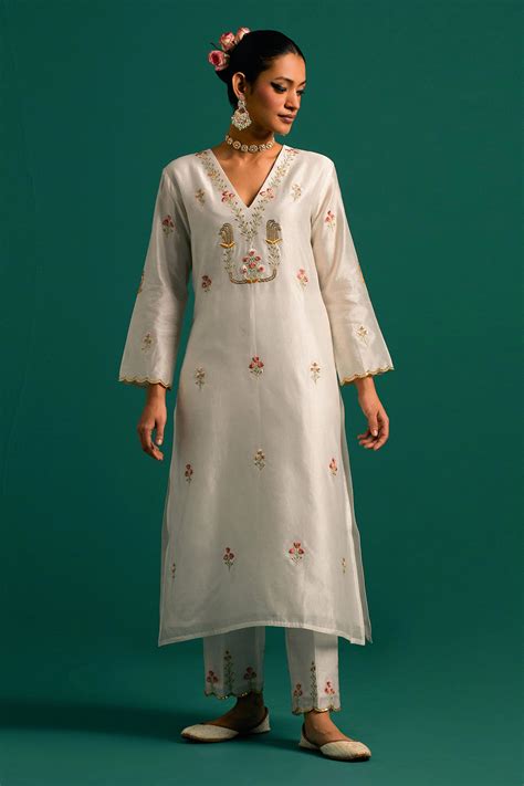 Buy Off White Silk Chanderi Hand Embroidered Sequins V Cutdana Kurta