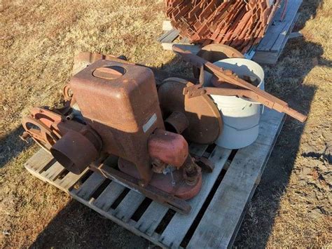 Out Lot Of Asstd Hit And Miss Engine Parts Isabell Auction