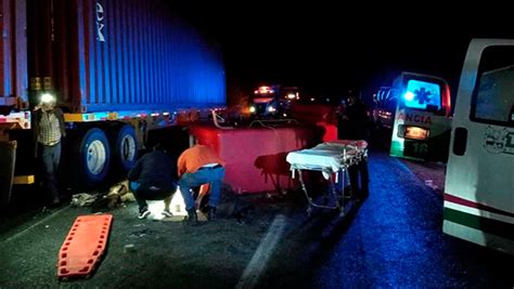 Choque de tráileres en carretera Victoria Monterrey deja un muerto