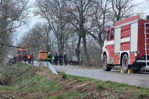 Тежка катастрофа между кола и УАЗ край Добрич има загинали и много ранени Горещите новини на