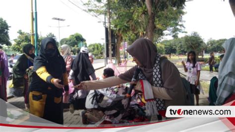 Galang Dana Bantu Palestina Sekolah Di Binjai Jual Baju Bekas Layak