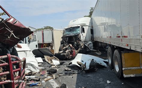 Autopista Siglo Xxi Cerrada Cuatro Tr Ileres Chocan Cerca De Uruapan