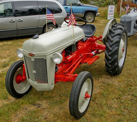 1950 Ford 8n Dsc00318 Ford Farm Tractor Owned And Resto Flickr