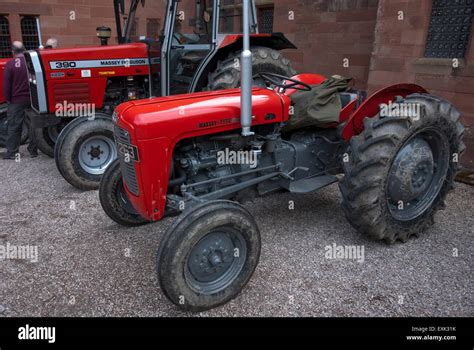 1960 Rojo Massey Ferguson Tractor Agrícola Modelo 35x Fotografía De