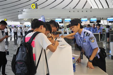 北京大兴国际机场综合演练，办理临时乘机证明只需十分钟新浪新闻