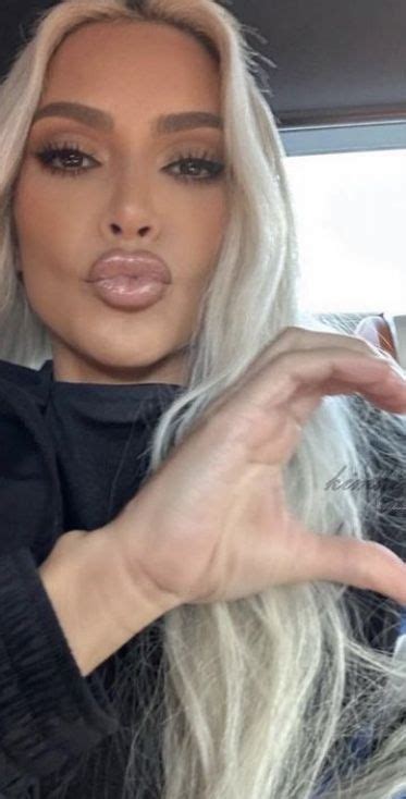 Pin By Lunaira Aesthetics On Kimmy Kim Kardashian Blonde Kim Kardashian Hair Kim Kardashian