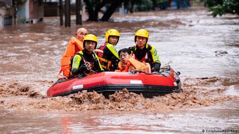 Al Menos 15 Muertos Por Lluvias Torrenciales En Ciudad China De