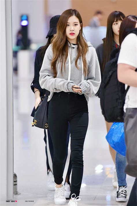 Blackpink Rose Airport Fashion April Incheon