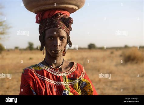 Fulani Frau Burkina Faso Westafrika Fotos Und Bildmaterial In Hoher Auflösung Alamy