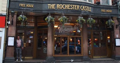 North London Wetherspoons slammed for 'booting out Travellers having a ...