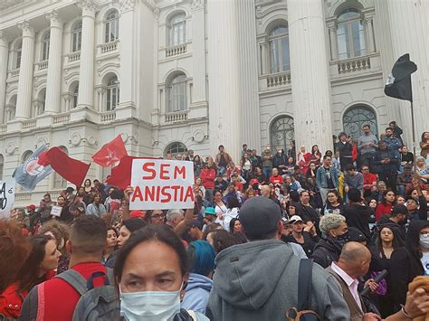 Ato Em Defesa Da Democracia Re Ne Cerca De Cinco Mil Em Cidades