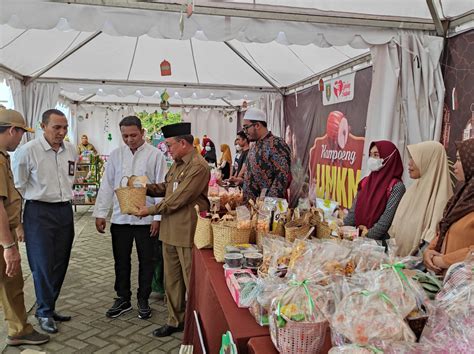 Dibuka Bupati Anang Kampoeng Umkm Sediakan Jajanan Dan Produk Lokal