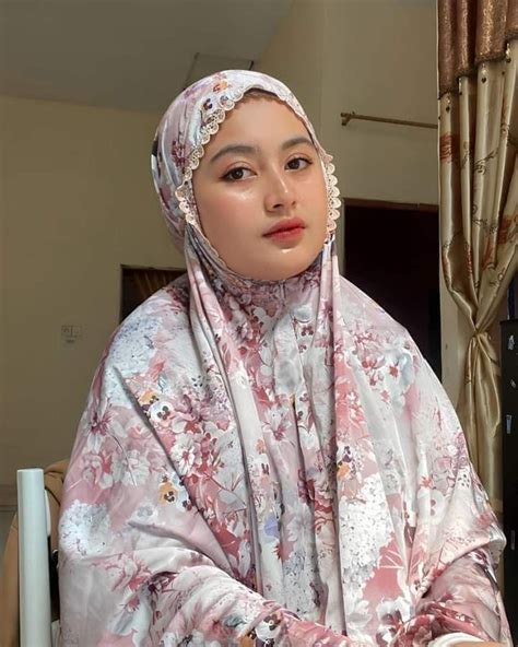 Pin Oleh Mbok Dewor Di Simpan Cepat Di 2024 Hijab Chic Jilbab Cantik