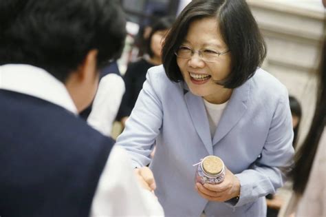 China Urges Washington To Bar Taiwan Pres Tsai Ing Wen From Passing