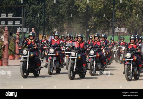 Indian Border Security Force Bsf Flags Off A Womens Motorcycle Team