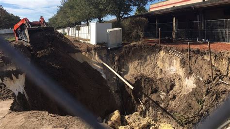 New Port Richey Sinkhole Reopens Grows