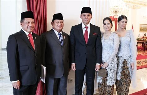 Tas Mungil Annisa Pohan Saat Ahy Dilantik Jadi Menteri Curi Perhatian