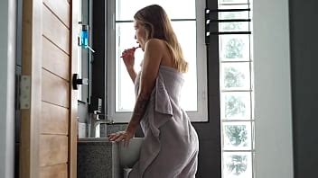 Sexo matutino en el baño después de la ducha real casero XVIDEOS