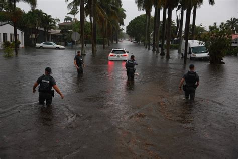 Desantis Declares State Of Emergency As More Than 25 Inches Of Rain Slam South Florida Abc News