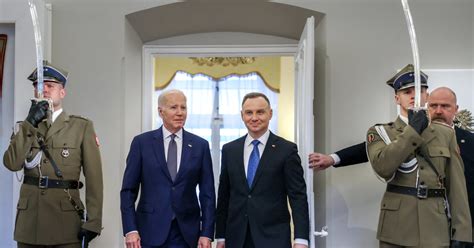 J Bidenas paskelbė kad 2024 metais JAV surengs NATO viršūnių