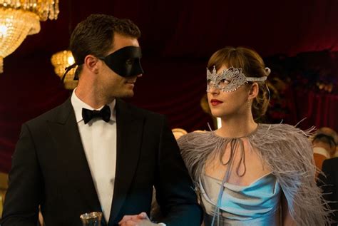 How To Dress For A Masquerade Ball