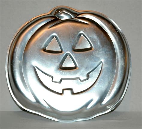 Wilton Halloween Jack O Lantern Pumpkin Aluminum Cake Pan 1981 502