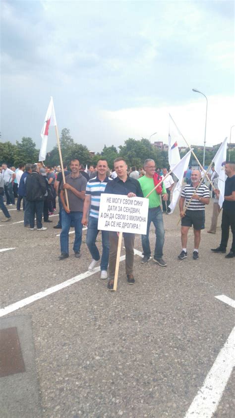 Slobodan Vaskovi Sa Druge Strane Protest Prijedor Po Elo