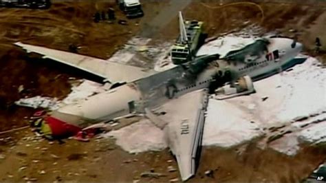 Boeing 777 plane crash-lands at San Francisco airport: BBC News | The ...