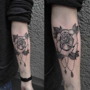 Blackwork Rose Tattoos You Ll Instantly Love Tattooblend