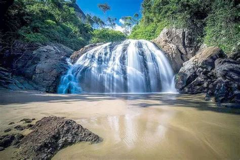 Pantai Banyu Anjlok Pesona Alam Langka Dengan Spot Air Terjun Cantik