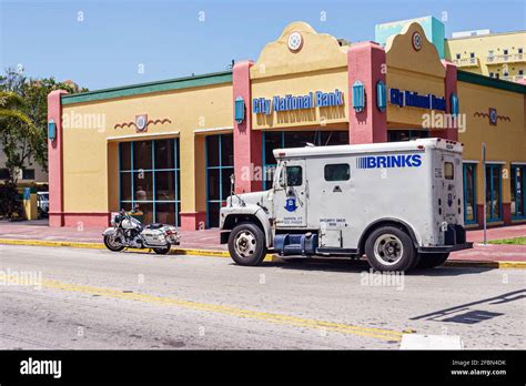 Miami Beach Floridacollins Avenue Brinks Armored Truck Lorryparked