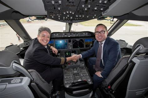 Qantas Boeing 787-9 Cockpit - SamChui.com