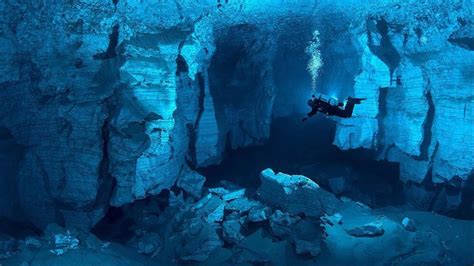 17 Most Terrifying Facts About Underwater Caves That Will Give You Goosebumps