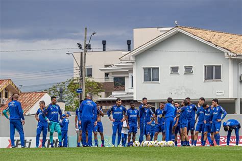 Raniele Fica Fora Do Treino Por Pancada E Bressan E Guerrero Continuam