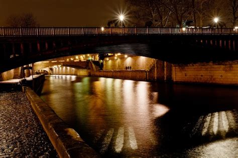 Premium Photo | Bridge and seine river at night paris