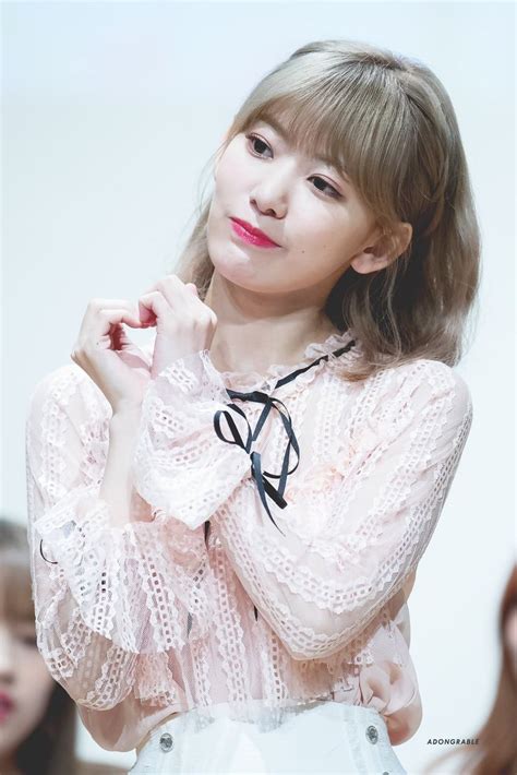 Ghim của hello iz one trên Miyawaki Sakura 미야와키 사쿠라